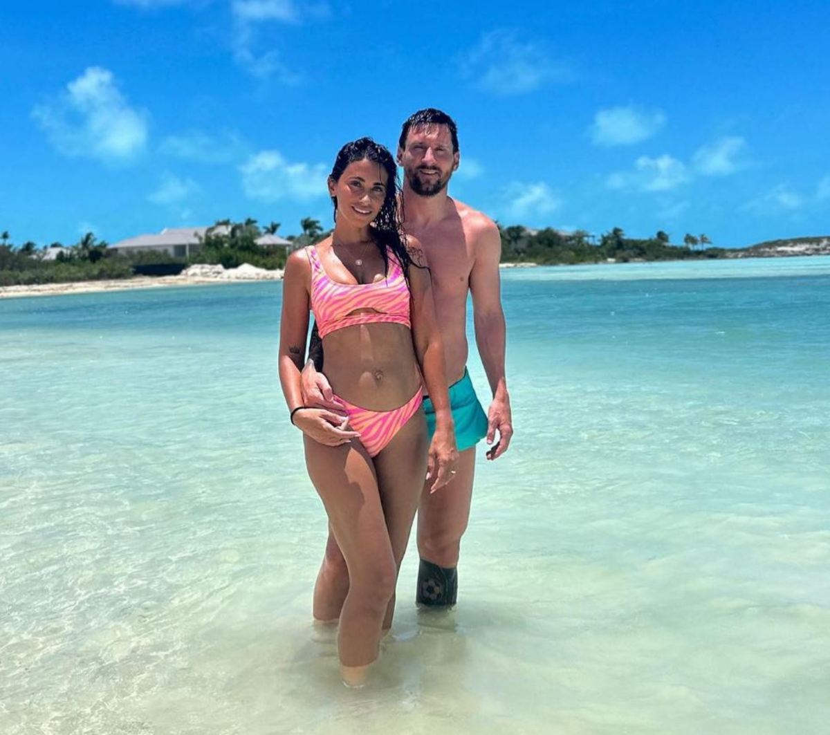 Lionel Messi and wife Antonela Roccuzzo share holiday photos - Futbol on FanNation