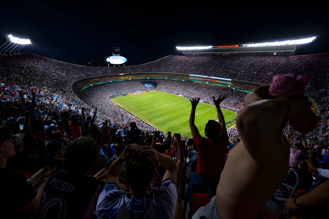 Messi vẫn gây sốt sau 9 tháng sang Mỹ: 72 nghìn khán giả đến sân, giá vé đắt đỏ cũng mặc kệ - Ảnh 5.