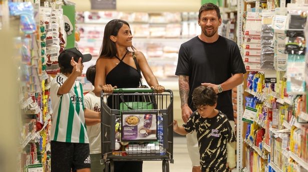 Lionel Messi looks at home in Miami already as he takes his family grocery  shopping - Mirror Online