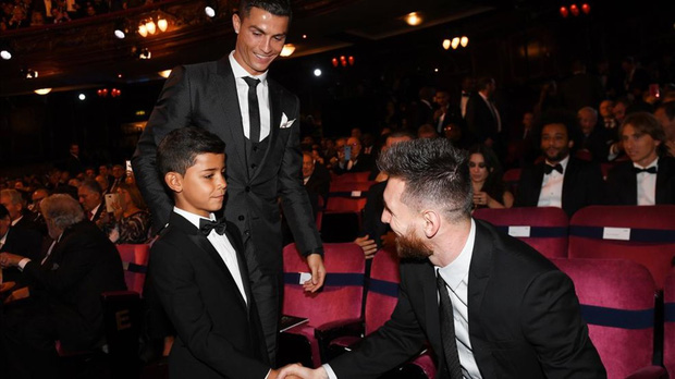 Messi's son is a big fan of Ronaldo, while Ronaldo's son idolizes Messi: Their father is always "cool" than my father? - Photo 3.