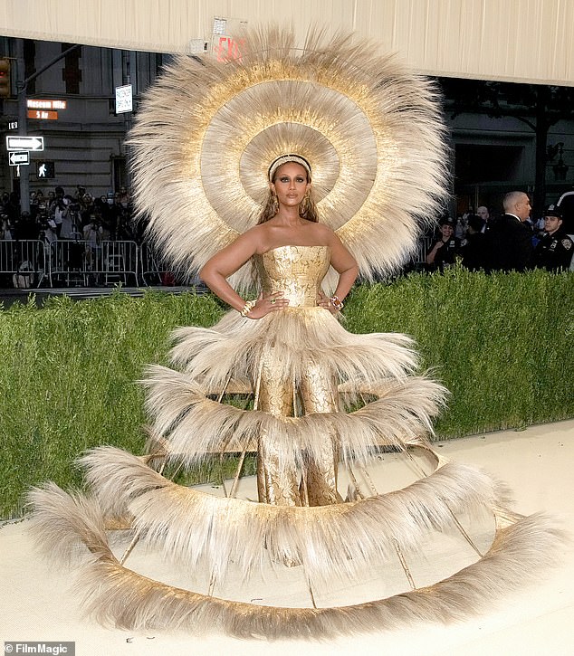 Iman made quite the statement at The 2021 Met Gala Celebrating In America: A Lexicon Of Fashion on September 13, 2021