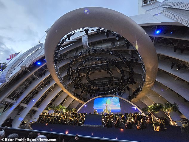 The Hollywood Bowl is a massive amphitheatre in Los Angeles that boasts a 17,500 seat capacity