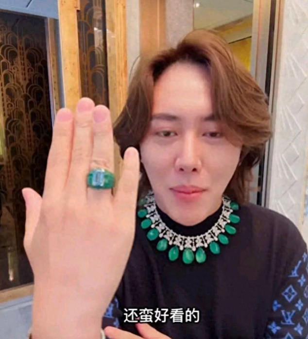 Wang Haongquanxing is not the only Chinese influencer banned from the internet for bragging about their wealth.