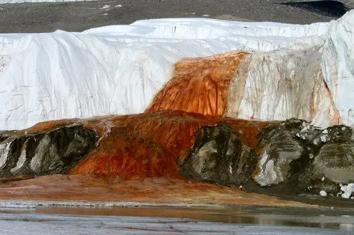 amazing-nature-blood-falls