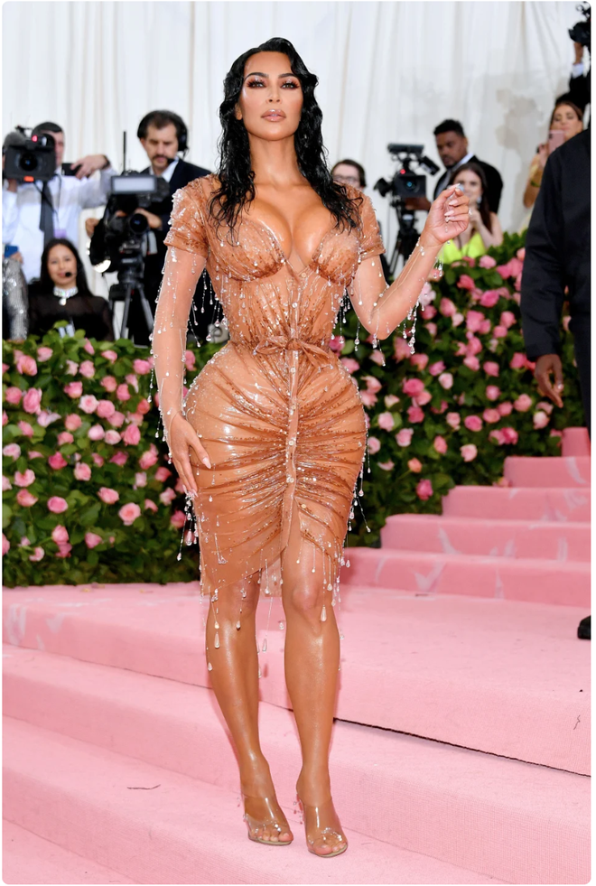 Hội chị em Kardashian - Jenner luôn tích cực chặt chém tại &quot;Oscar thời trang&quot;, ai là người có gu nhất? - Ảnh 7.