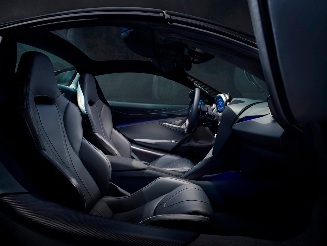 McLaren 720S Spider convertible: interior offers more over-the-shoulder visibility thanks to glass flying buttresses