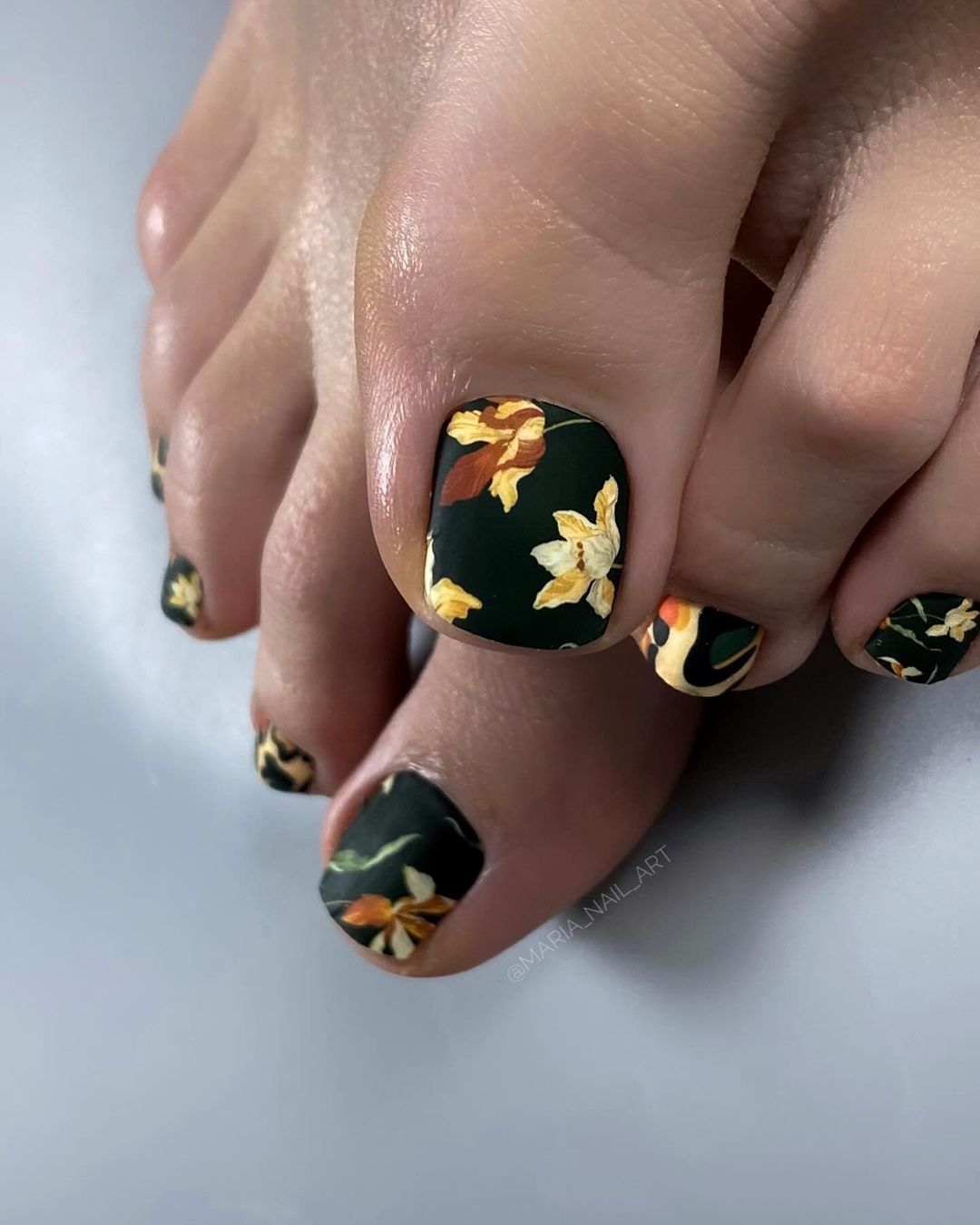 Dive into Summer Vibes: 29 Pedicure Designs to Make Your Toes Pop!