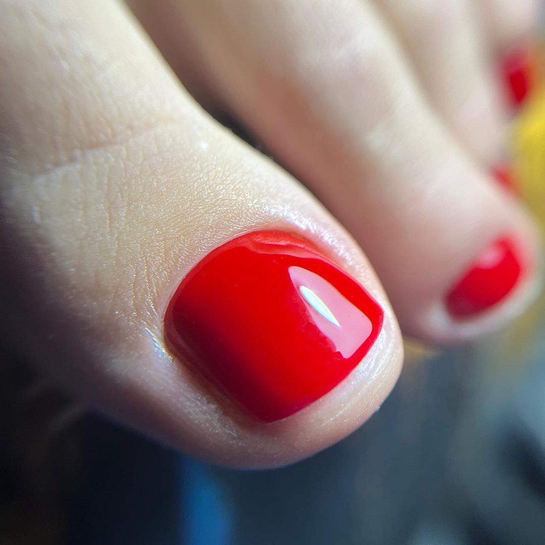 Beach-Ready Toes: Simple Summer Toe Nail Ideas