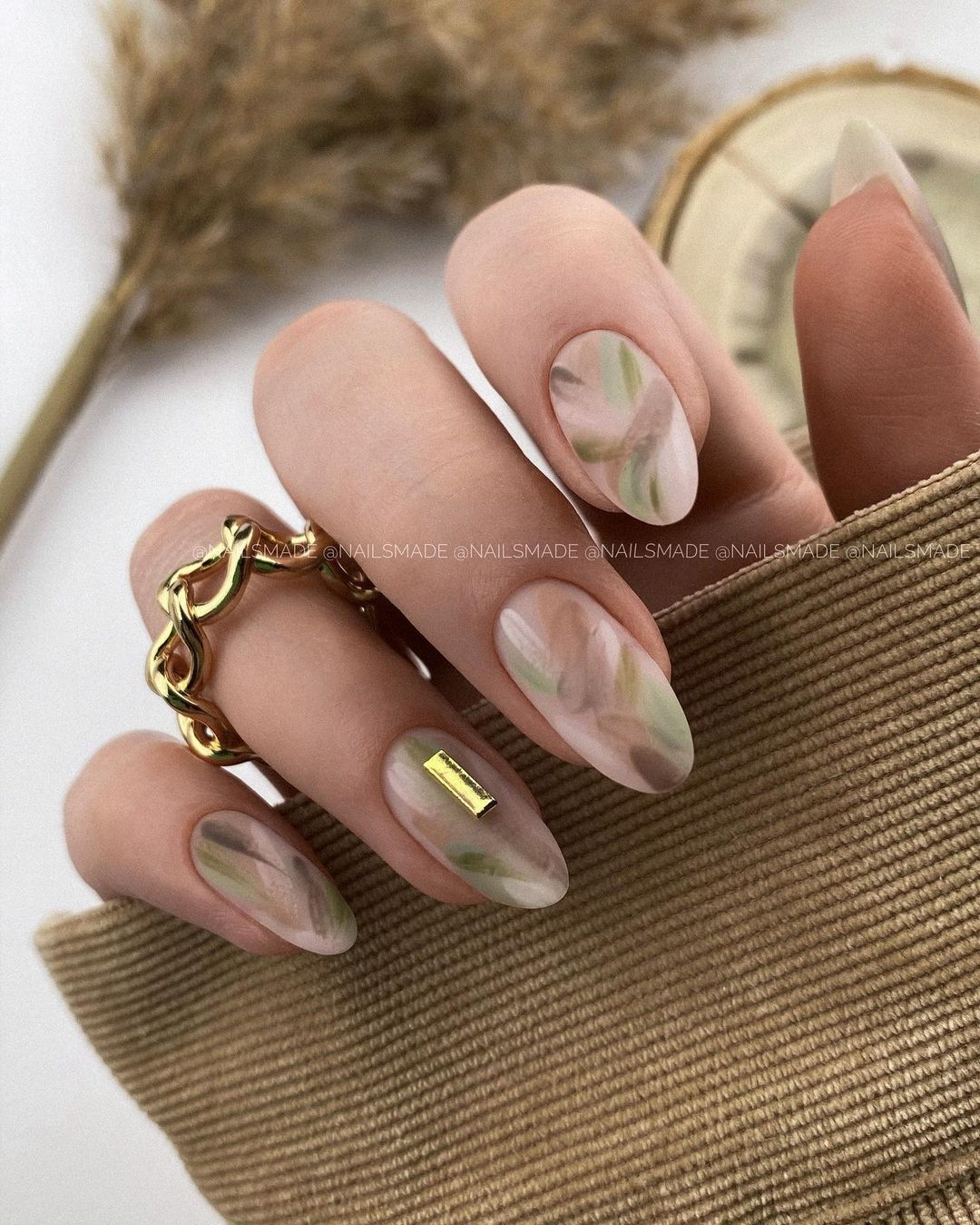 25 Creative Fall Nail Art Designs to Celebrate the Season