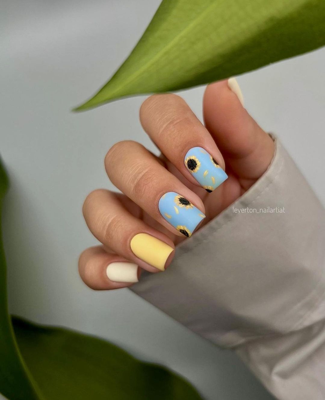 Square Summer Nail Inspo: Trendy Colors & Designs to Try