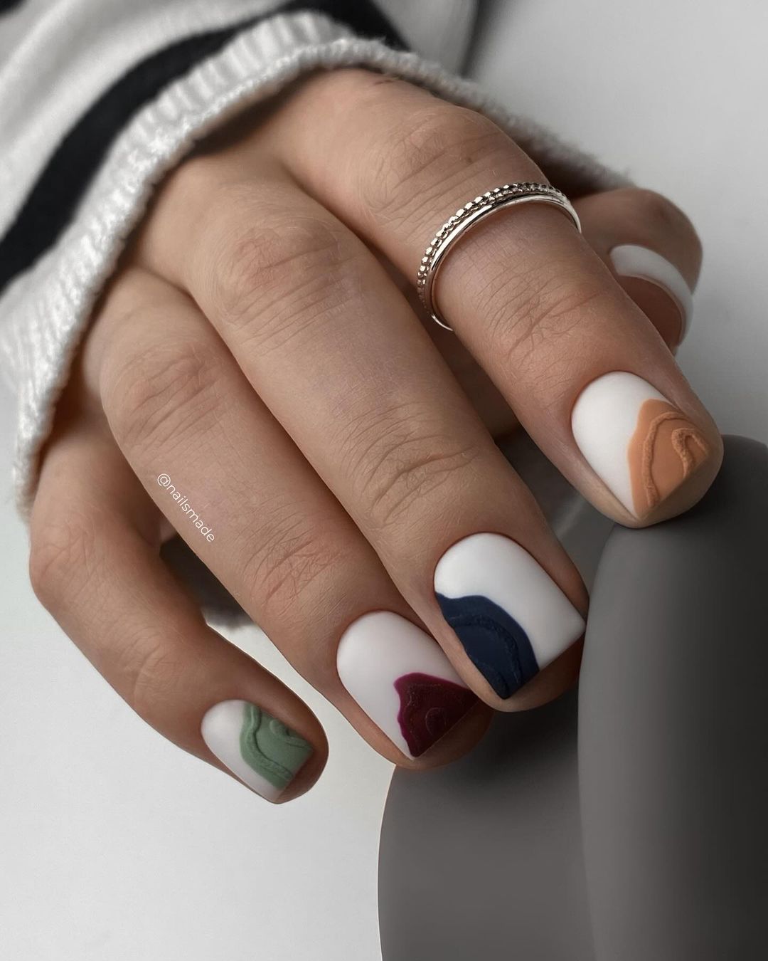 27 Captivating Ideas for Fall Dip Nails