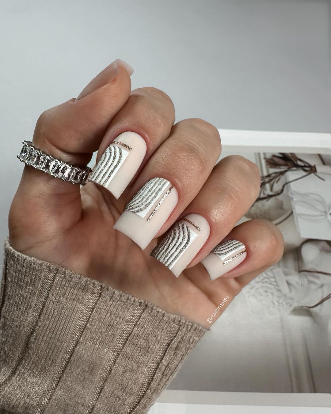 27 Captivating Ideas for Fall Dip Nails