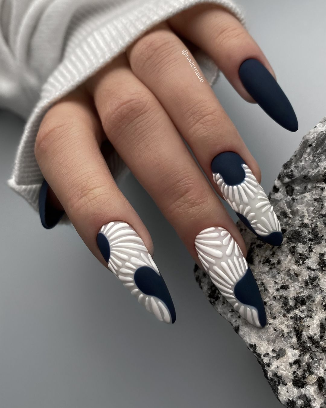 27 Captivating Ideas for Fall Dip Nails