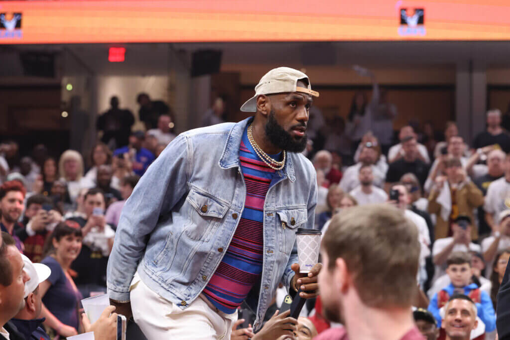 LeBron James receives standing ovation from Cavaliers crowd at playoff game  vs. Celtics - The Athletic